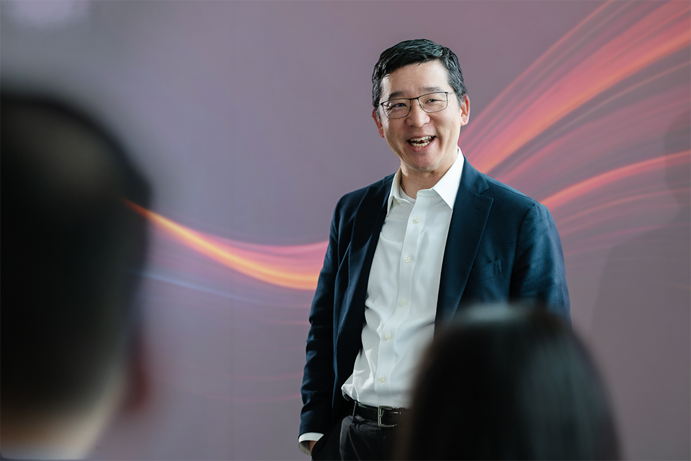 MBA Professor Stephen Park giving a presentation