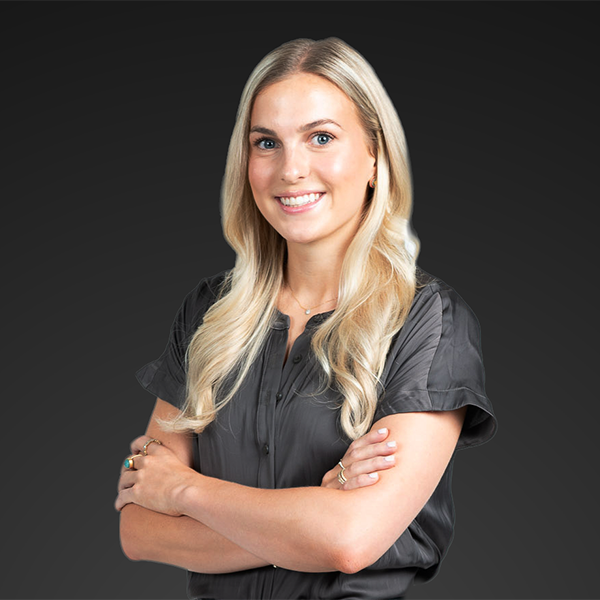 Headshot of a woman MBA student